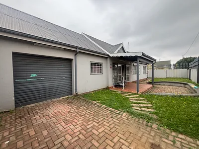 3 Bedroom Townhouse For Sale in Witbank - hmkf.webp