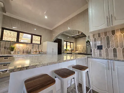 8 Bedroom Townhouse For Sale in Amanzimtoti - C71w.webp