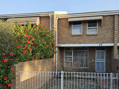 3 Bedroom Apartment For Sale in Bellville - 58UM.webp