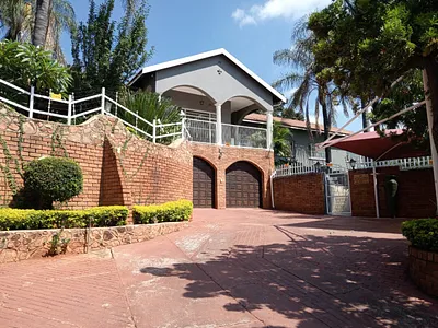 4 Bedroom House To Rent in Rustenburg - UyYg.webp