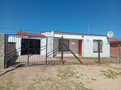 2 Bedroom House For Sale in Uitenhage - img