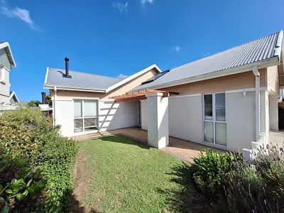 2 Bedroom House To Rent in Jeffreys Bay - U4vq.webp