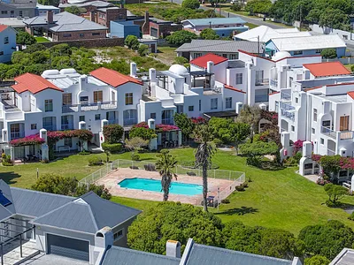 3 Bedroom Apartment For Sale in Struisbaai - KywW.webp