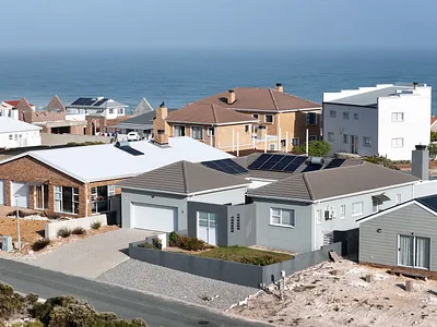 4 Bedroom House For Sale in Struisbaai - fnwI.webp