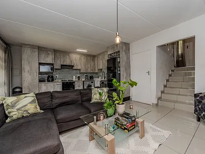 2 Bedroom Townhouse For Sale in Roodepoort - 3LN2.webp