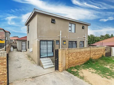 10 Bedroom House For Sale in Roodepoort - kehN.webp
