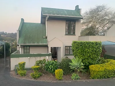 1.5 Bedroom Townhouse For Sale in Pinetown - 33IB.webp