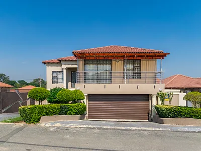 5 Bedroom House For Sale in Roodepoort - 6RDU.webp