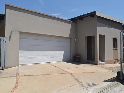 3 Bedroom House For Sale in Rustenburg - BAGz.webp