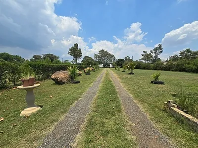 4 Bedroom House For Sale in Eikenhof - GX5c.webp