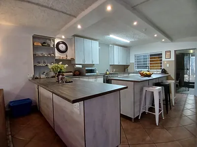 3 Bedroom Apartment For Sale in East London - imf8.webp