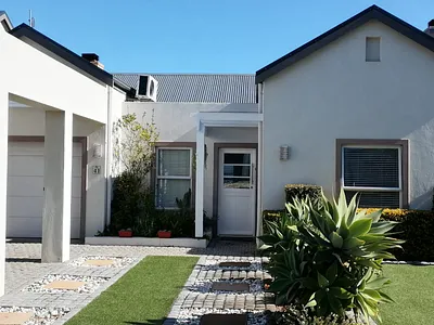 3 Bedroom Townhouse To Rent in Somerset West - img