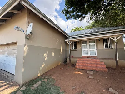 3 Bedroom Townhouse For Sale in Rustenburg - nunn.webp