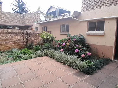 2 Bedroom Townhouse For Sale in Pretoria - ofYp.webp