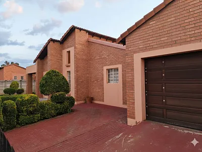 3 Bedroom House For Sale in Rustenburg - K52o.webp