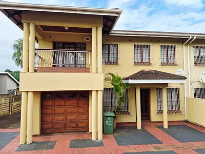 3 Bedroom Townhouse For Sale in Empangeni - PCS4.webp
