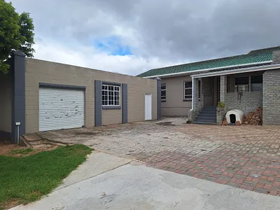 3 Bedroom House For Sale in Uitenhage - img
