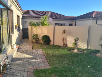 3 Bedroom Apartment To Rent in Humansdorp - C5ZD.webp