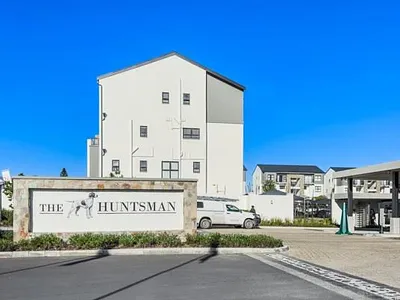 3 Bedroom Apartment To Rent in Somerset West - img