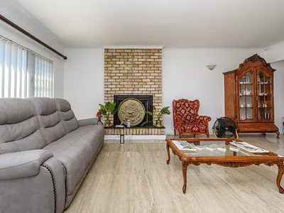 7 Bedroom House For Sale in Port Elizabeth - img