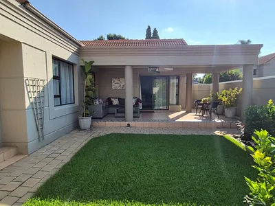 4 Bedroom House To Rent in Bedfordview - EKCb.webp