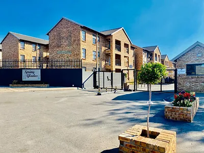 3 Bedroom Apartment For Sale in Roodepoort - img