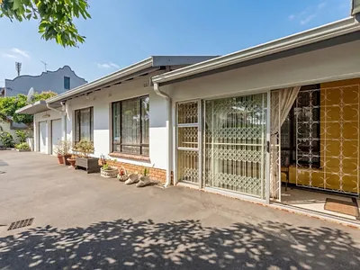 3 Bedroom House For Sale in Chatsworth - img