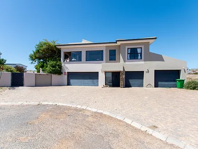 5 Bedroom House For Sale in Langebaan - OqmT.webp