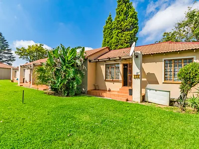 2 Bedroom Townhouse For Sale in Roodepoort - m00s.webp