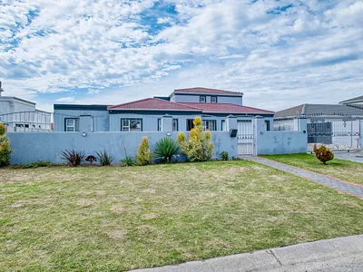 5 Bedroom House For Sale in Port Elizabeth - img