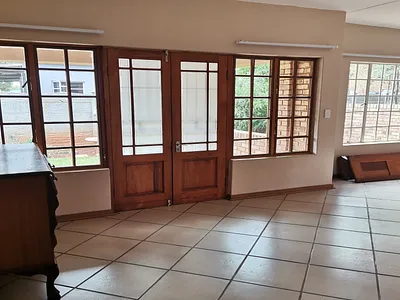 2 Bedroom Apartment For Sale in Potchefstroom - XabN.webp