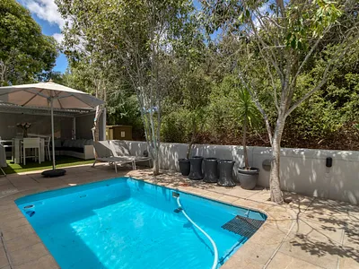 4 Bedroom House To Rent in Somerset West - 7xo3.webp