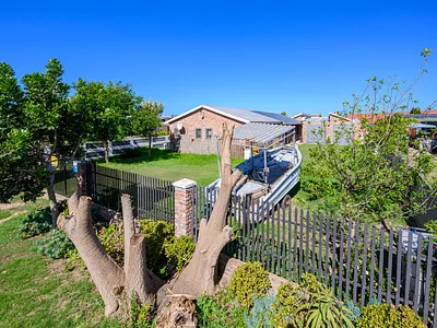 4 Bedroom House For Sale in Colchester - 9oNE.webp