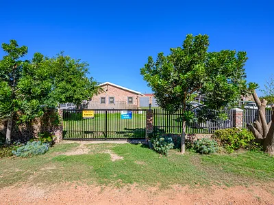 4 Bedroom House For Sale in Colchester - EOq0.webp