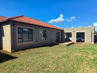 3 Bedroom House For Sale in Klerksdorp - jF9r.webp