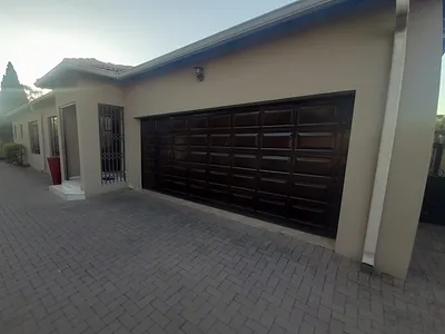 3 Bedroom Townhouse To Rent in Vanderbijlpark - z5ZC.webp