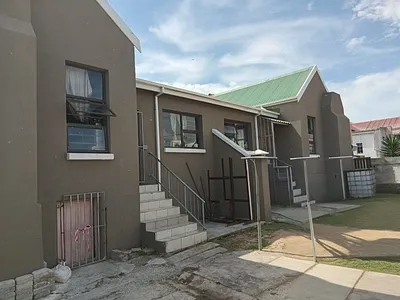 8 Bedroom House For Sale in Port Elizabeth - img