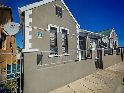 8 Bedroom House For Sale in Port Elizabeth - V7qG.webp
