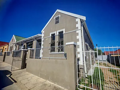 8 Bedroom House For Sale in Port Elizabeth - Wrml.webp