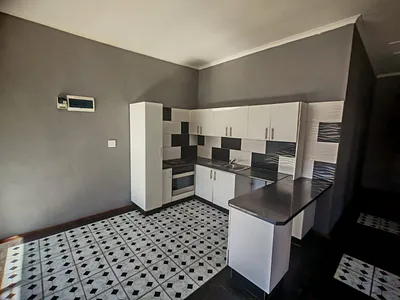 8 Bedroom House For Sale in Port Elizabeth - hSU2.webp
