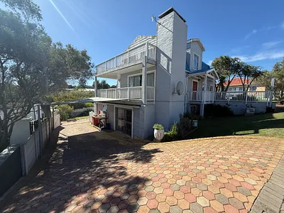 4 Bedroom House For Sale in Mossel Bay - OPf2.webp