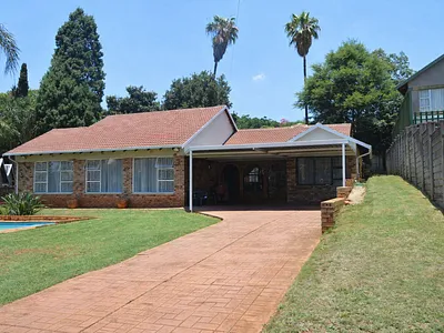 3 Bedroom House To Rent in Roodepoort - Q351.webp
