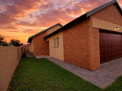 3 Bedroom House For Sale in Rustenburg - YQcJ.webp