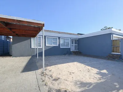 3 Bedroom House For Sale in Blouberg - fUV1.webp