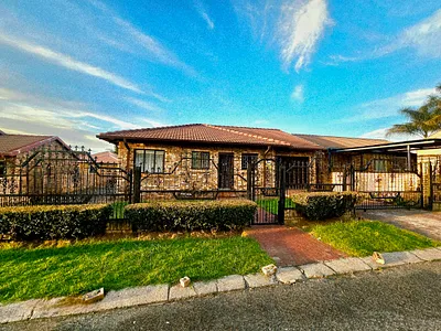 3 Bedroom House For Sale in Witbank - tKPx.webp