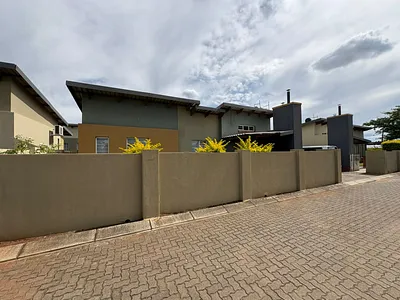 3 Bedroom Townhouse For Sale in Rustenburg - img