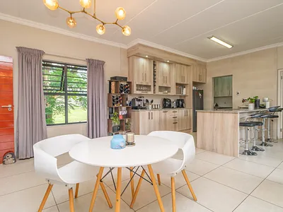 2 Bedroom Apartment For Sale in Johannesburg - uOfO.webp