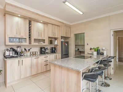 2 Bedroom Apartment For Sale in Johannesburg - vYix.webp