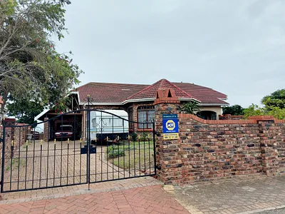 4 Bedroom House For Sale in Mossel Bay - o4lQ.webp