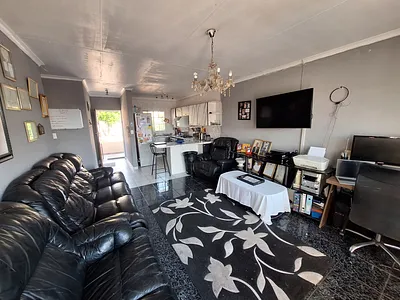 2 Bedroom Apartment For Sale in Edenvale - img